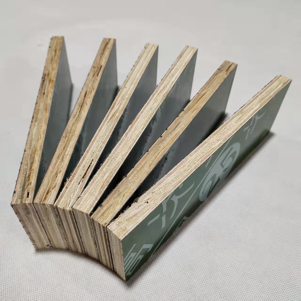 廣西建筑模板廠家與您討論松木建筑模板的生產工藝