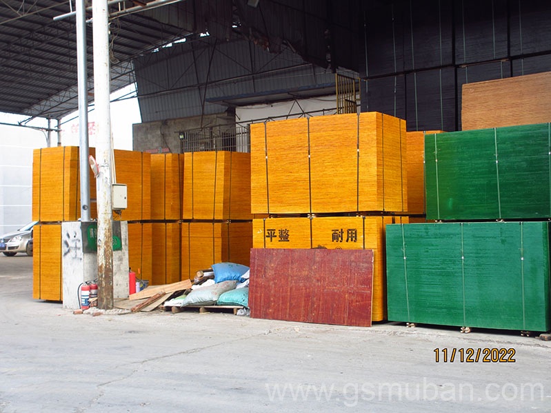 建筑模板黑色紅色哪個便宜?各自優點介紹